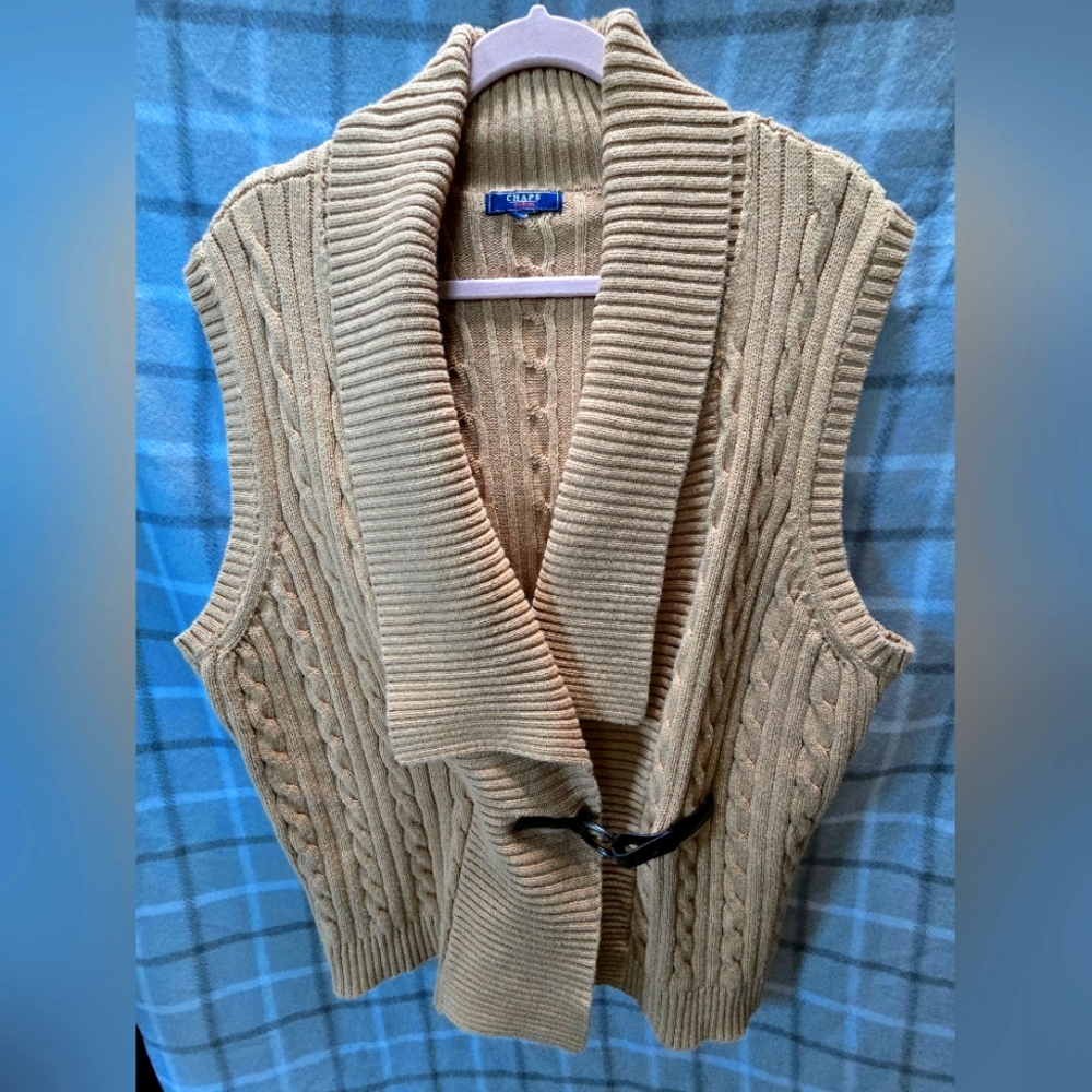 EUC CHAPS SWEATER VEST. SIZE XL